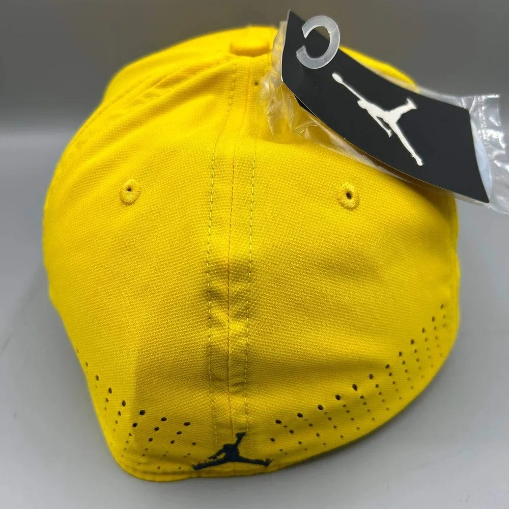 Air Jordan x Michigan Wolverines Dri-Fit Hat Men‎ M-L Jumpman Stretch Fitted New